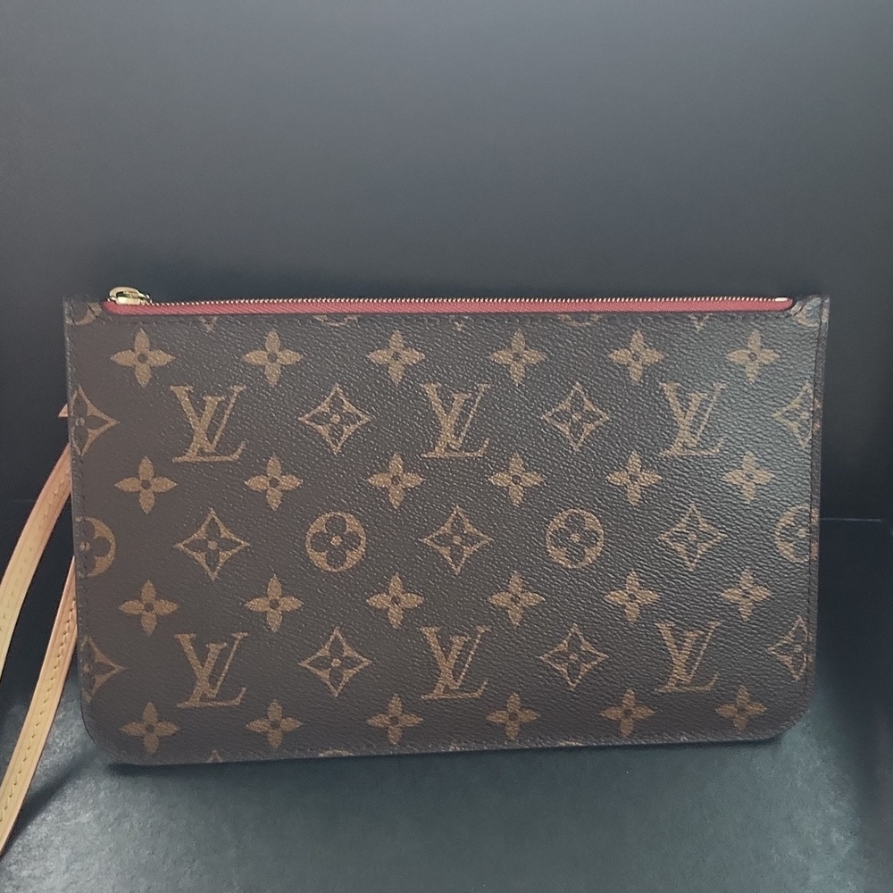 NWOT Louis Vuitton Wristlet